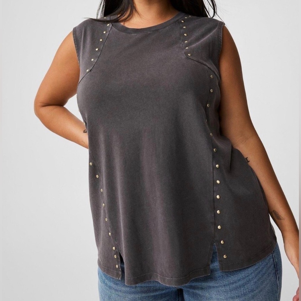 VGUC- Torrid Crew Neck 100% Cotton Studded Accent Tank Top